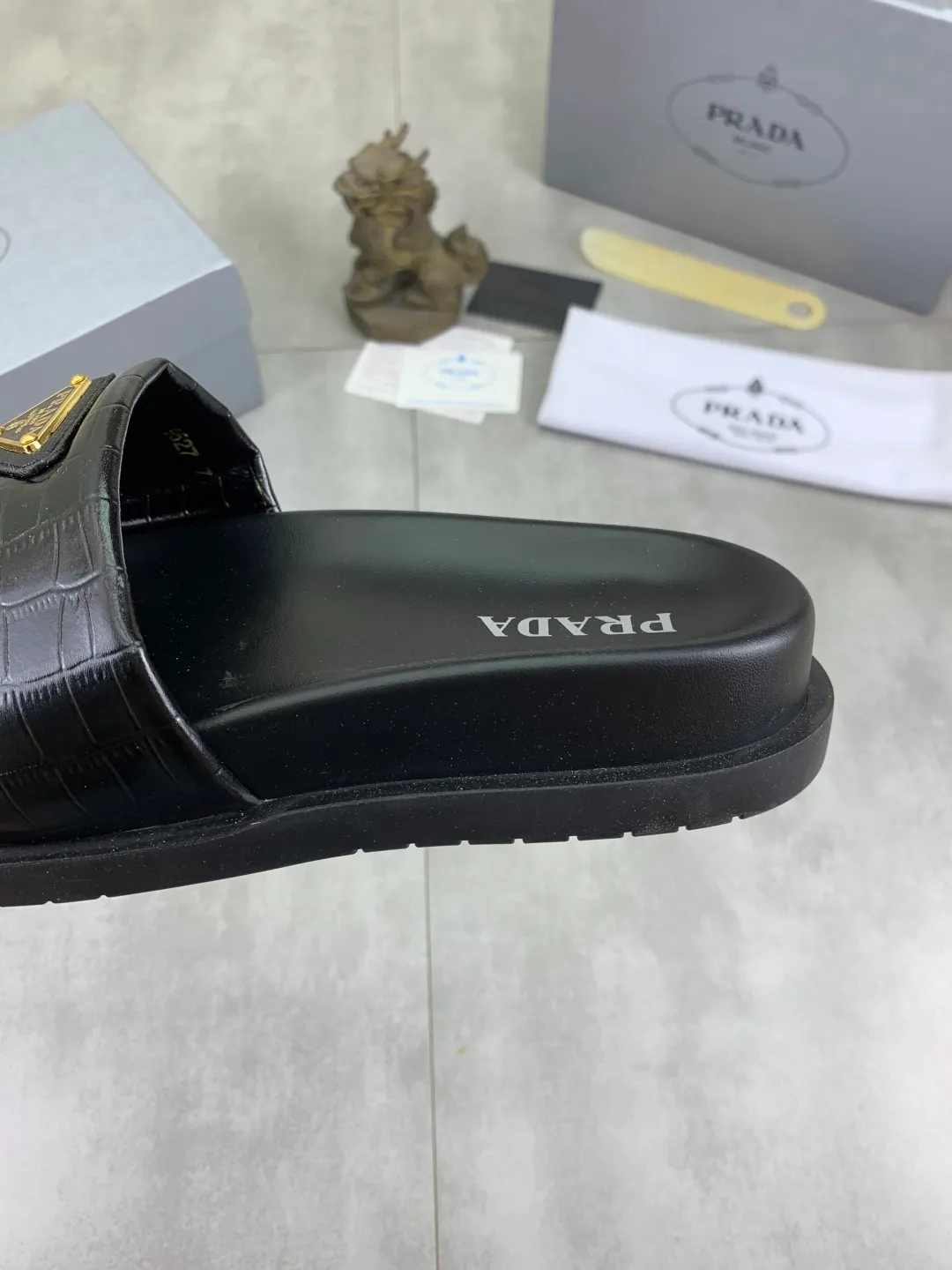 Men's shoes 💰P320💰【New style】🎁🎁🎁 PRADA Prada's new casual slippers, original official website, perfect workmanship, conveying a kind of noble luxury, sublimating its definition of luxury in Prada's high-end extraordinary craftsmanship. Original combination outsole, code number: 38-44 (45 customized) Multiple colors 🉑️ to choose from